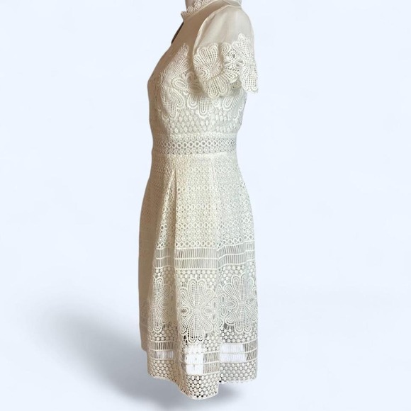 White lace midi dress with short sleeves - Picture 3 of 8